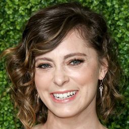 麗素布魯 飾演 Silver (voice)