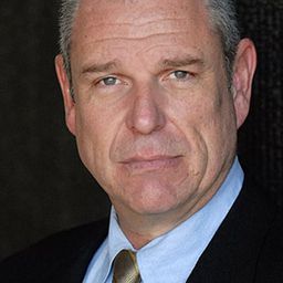 Ian Gregory 飾演 Mitch