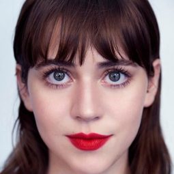 泰莎·依亞 飾演 Rosario