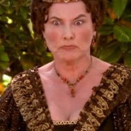 Celia Nicholson 飾演 Tobaccionist