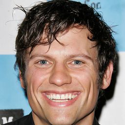 山謬·柴爾德 飾演 David Hamilton / Thompson