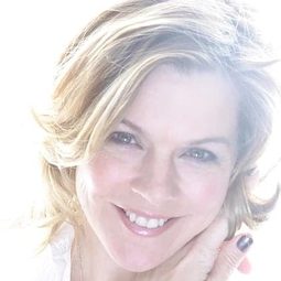 Janie Dee - 尋找哈姆雷特演員 飾演Eileen Herlie