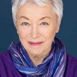 Elaine Partnow 飾演 Mrs. Lee