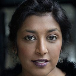 Rekha John-Cheriyan 飾演 Mrs. Abbas