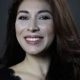 Zeyno Üstünışık 飾演 Selma