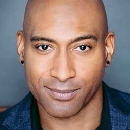 Devielle Johnson 飾演 Ray Skyler