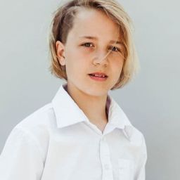 Frank Oulton 飾演 Bone