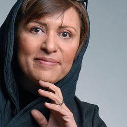 Roya Taymourian 飾演 Doctor