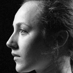 Vladislava Milosavljević 飾演 Iskra