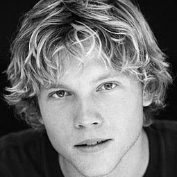 Khan Chittenden - 如何在 9 周內改變演員 飾演Manni