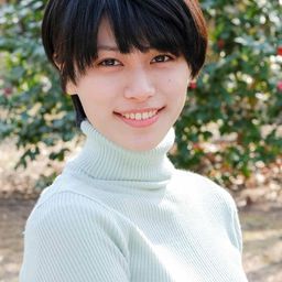 春川芽生 飾演 Kaede Umezu