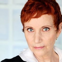 Lizetta Romo 飾演 Dead Warrior