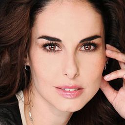 安娜·莎若狄拉 飾演 Mafer