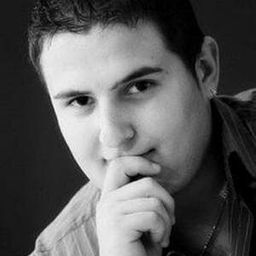 Marius Ignat 飾演 Stepfather