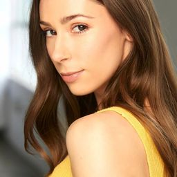 Audrey Douglass - TAYLOR SWIFT | THE ERAS TOUR演員 飾演Self - Dancer