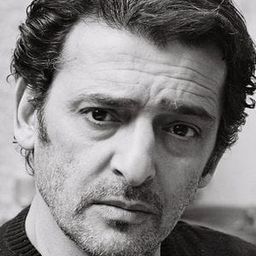 Carim Messalti 飾演 Youssef