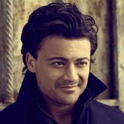 維多里歐•格里戈洛 飾演 Self