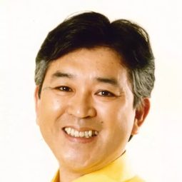 小室 正幸 飾演 
