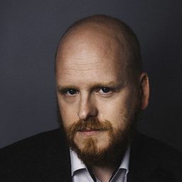 Ævar Þór Benediktsson 飾演 Haraldur therapy guy