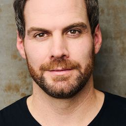 Brent Bailey 飾演 Zander