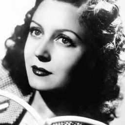 Lise Delamare 飾演 Self