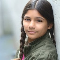 Yassie Hawkes - 藥命人生演員 飾演Actress