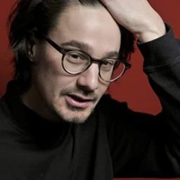 Sam de Jong - E小姐連環不幸事件導演