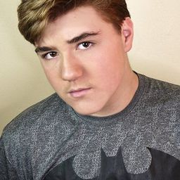 Zachary Alexander Rice 飾演 Dylan