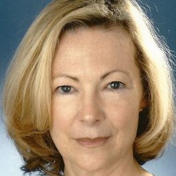 Jenny Arasse 飾演 Pauline