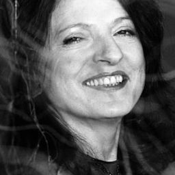 烏蘇拉·杜賈克 飾演 Urszula Dudziak