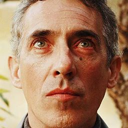 荷黑·卡布瑞拉 飾演 Álvaro