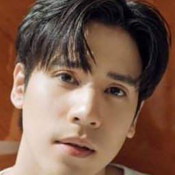 Jespipat Tilapornputt 飾演 Jes