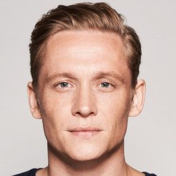 馬提亞斯·史維克福 - Heart Over Head演員 飾演Dirk Bachmann