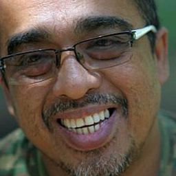 Sabri Yunus 飾演 Ayah Ajib