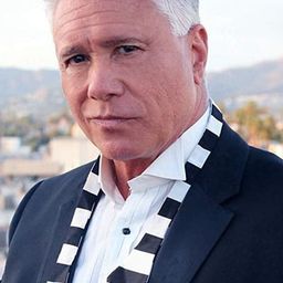 Gary Private 飾演 George