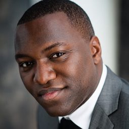 奧馬里·牛頓 飾演 Marcus (voice)