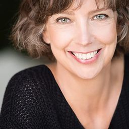 Leslie Baker 飾演 Journaliste canadien #3