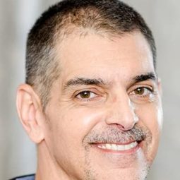 唐·曼西尼 - 娃鬼魔咒導演