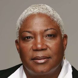 Firmine Richard 飾演 Fleurette Jean-Marie