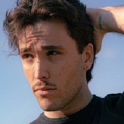Lucas Charvet 飾演 Jean Daulnez