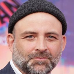 華堅杜斯山度士 - 蜘蛛俠：飛躍蜘蛛宇宙導演