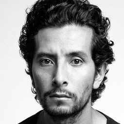 勞爾·比爾奈斯 - 戀你在他方演員 飾演Marcos