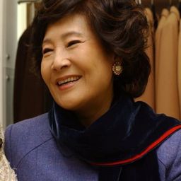 鄭惠先 飾演 Shop Owner