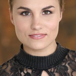 Emily Jordan - 抱抱我的初戀演員 飾演Creekwood Girl