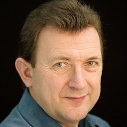 Adrian Clarke 飾演 Le Dancaïre