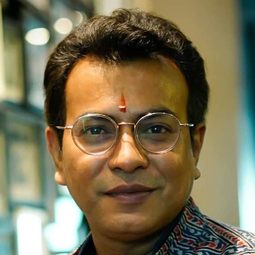 Rudranil Ghosh 飾演 Roni