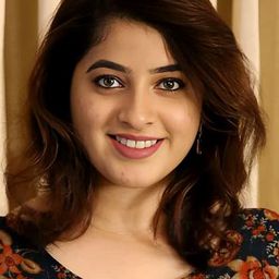 Aima Sebastian 飾演 Simi