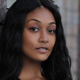 Mercedes Morris 飾演 Yvette