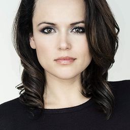 Tara Wilson 飾演 Corinne