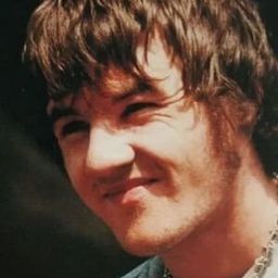 Nicky Evans 飾演 Toddy